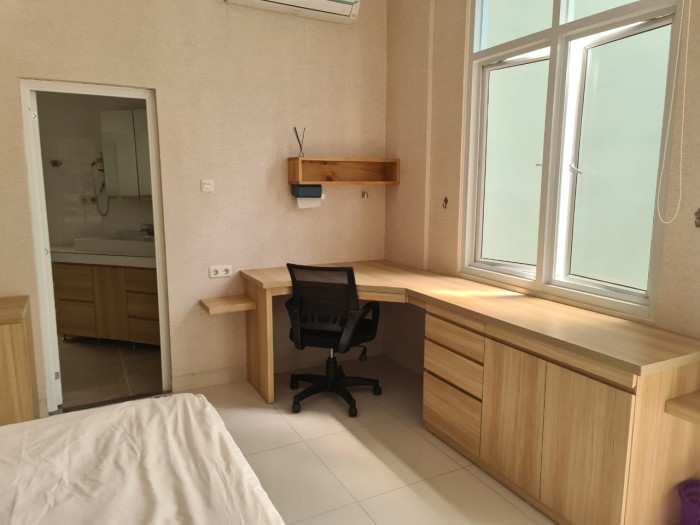 Rumah disewakan di Taman Beverly Lippo Cikarang